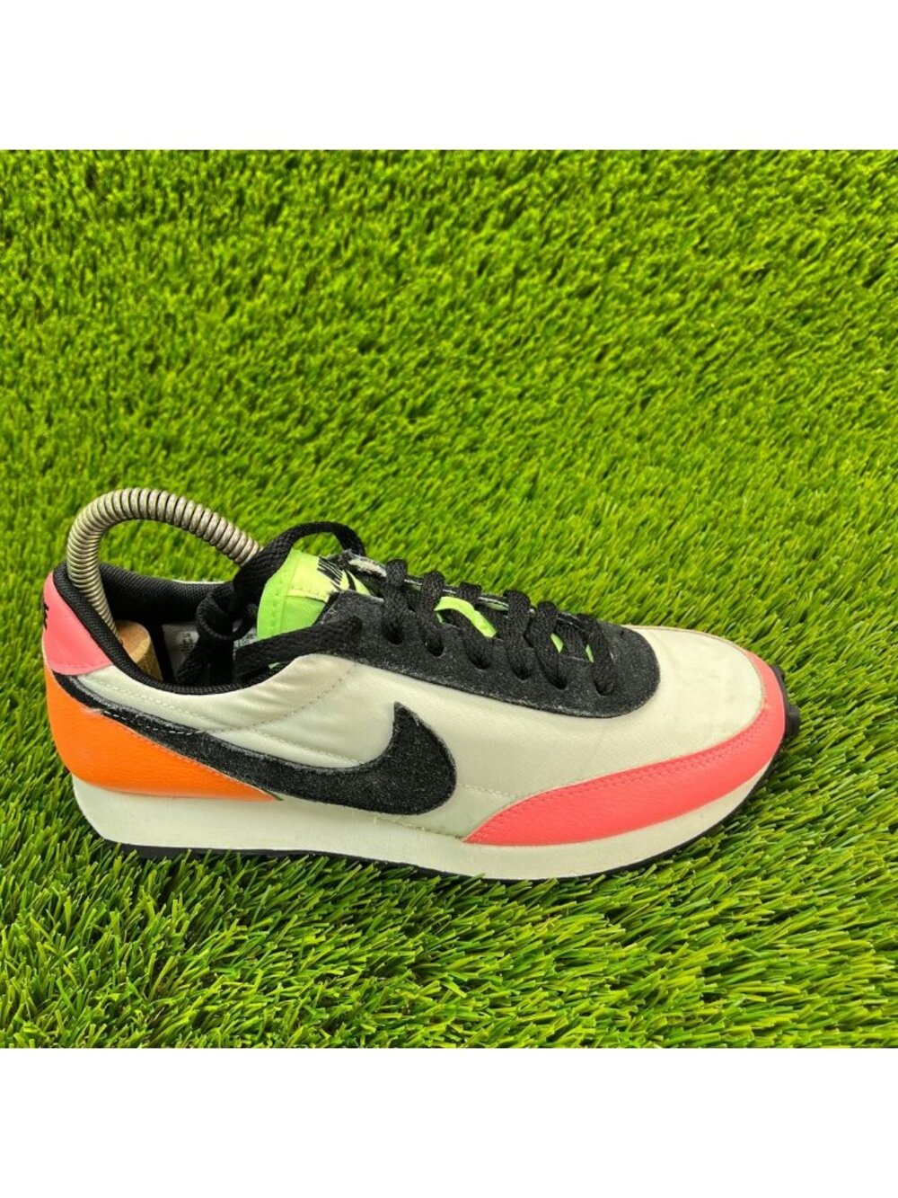Nike Daybreak Summit Women Size 6.5 Pink White Walking Running Shoe Sneakers